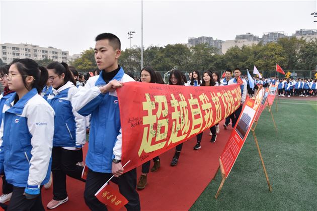 新期启航立壮志 学子威武展雄风——我校高中部举行2018-2019学年度下期开学典礼暨高三百日誓师大会