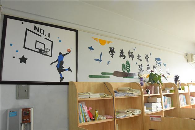 优雅的环境带来美丽的心情——我校初中部开展“文明办公室”评比活动