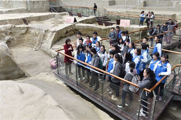 探访古蜀文化 揭开神秘面纱——高中学生走进金沙遗址