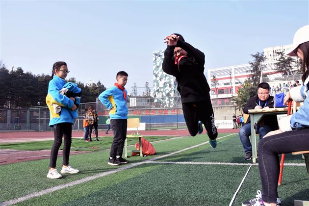 筑梦赛场 童影飞扬——我校附小隆重举行2019春季田径运动会