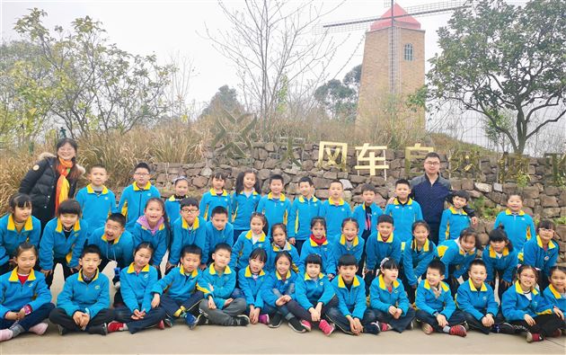 亲近自然 感受生活——记我校附小二年级春季社会实践活动