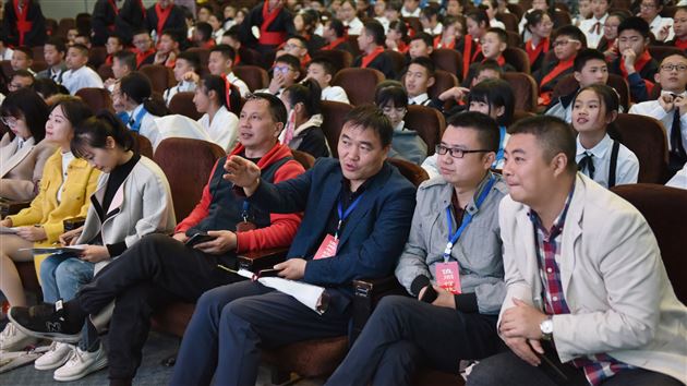 吟唱经典诗词 奏响青春乐章——棠外2019级初高中班级歌咏比赛成功举办
