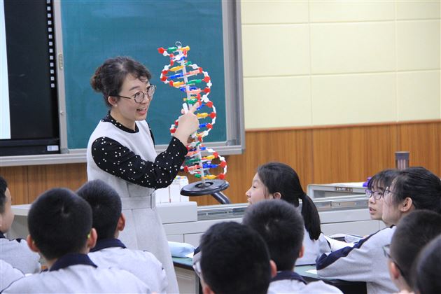 巧用模型建构法 突破生物重要概念——成都市级菜单培训夏茂林名师工作室教学研讨活动在我校举行