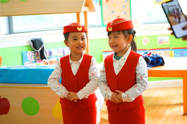 我校棠外ImgRsc/WebThumbs/942/DefImg204954.jpg></a><br><font style=line-height:150% color=#0000ff>棠外实验幼儿园进行“机场探秘之旅”活动</font></center>
</p>
<center><a target=_blank href=/approotmain/resource/main/Resource_GetFile.asp?frid1=204957><img border=1 alt=