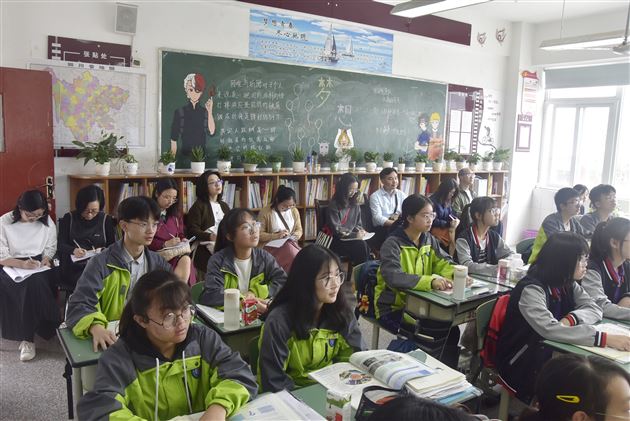 加强跨学部与校际教研 促进学科与内涵发展——记我校初高中政治组联合教研暨成都未来教育家联盟活动