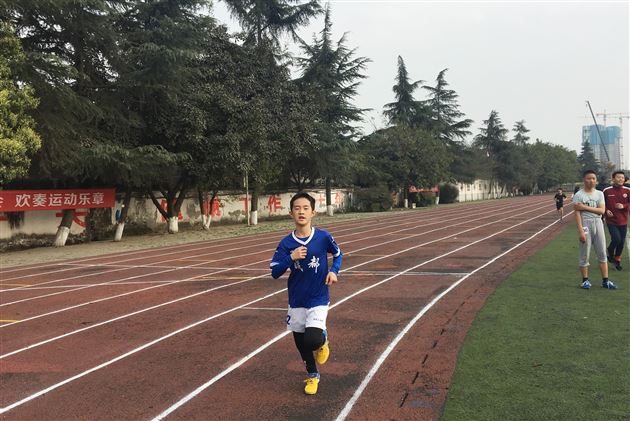 驰骋赛场是一种胜利——记我校附小参加双流区中小学生田径运动会