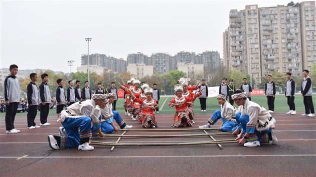 锦绣中华演绎多民族风情 速度激情展现棠外人风采——我校初中部第16届学生田径运动会圆满落幕