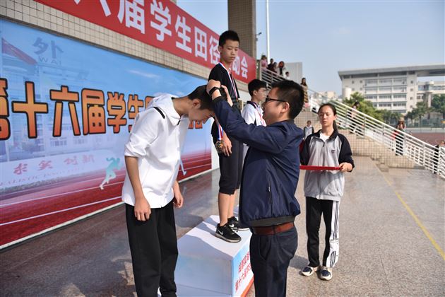 锦绣中华演绎多民族风情 速度激情展现棠外人风采——我校初中部第16届学生田径运动会圆满落幕