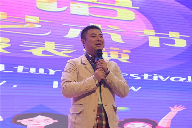 让艺术与快乐比翼齐飞——我校初2018级举行英语文化节汇报演出活动