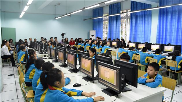 聚焦核心素养,理解课程体系——双流区小学信息技术教研活动在我校举行