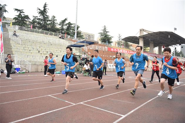 激情畅快 享受运动——我校首届教职工迷你马拉松比赛圆满举行