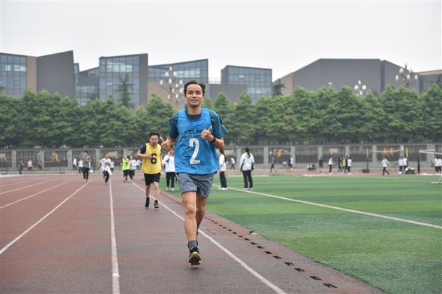 激情畅快 享受运动——我校首届教职工迷你马拉松比赛圆满举行