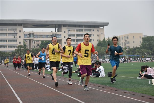 激情畅快 享受运动——我校首届教职工迷你马拉松比赛圆满举行