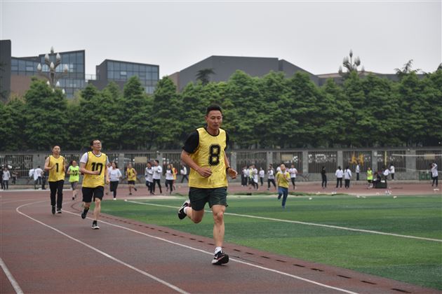 激情畅快 享受运动——我校首届教职工迷你马拉松比赛圆满举行