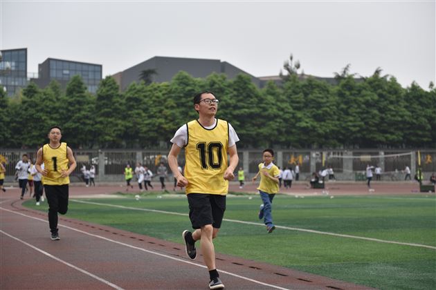 激情畅快 享受运动——我校首届教职工迷你马拉松比赛圆满举行