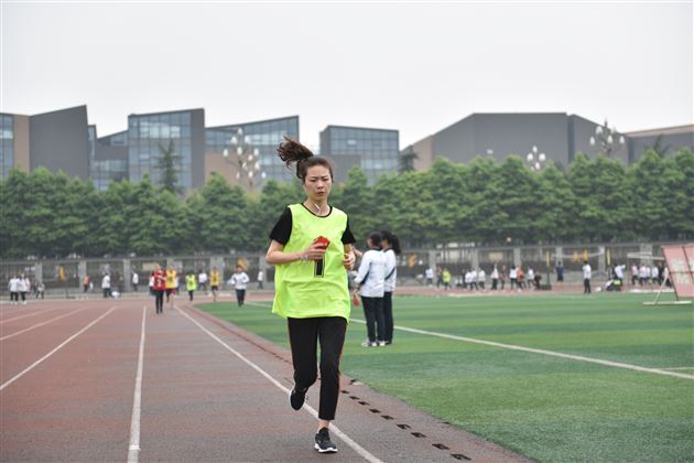 激情畅快 享受运动——我校首届教职工迷你马拉松比赛圆满举行