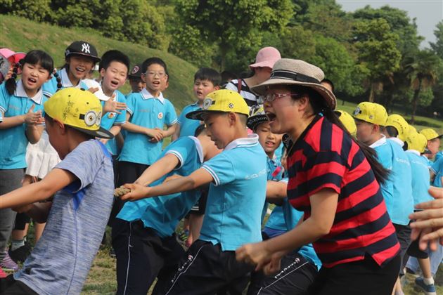 享受童年乐翻天 放飞风筝趣无边——记我校附小三年级研学活动