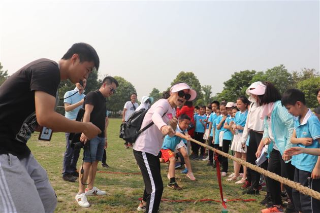 享受童年乐翻天 放飞风筝趣无边——记我校附小三年级研学活动