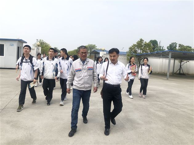 我校高中学子开展“走进成都民企”深度研学学科素养拓展活动