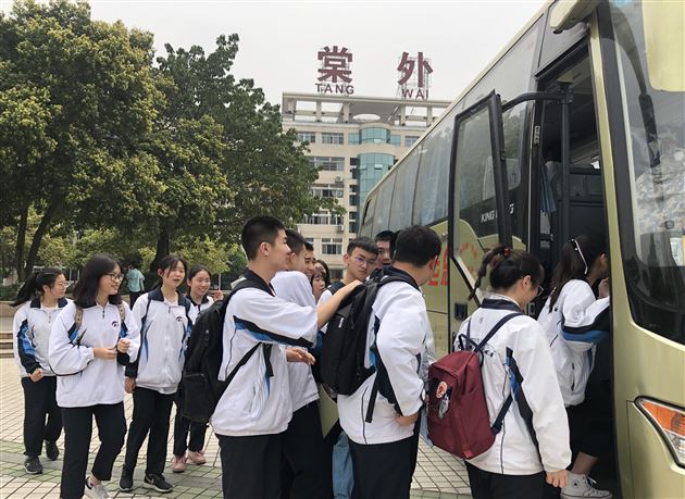 我校高中学子开展“走进成都民企”深度研学学科素养拓展活动