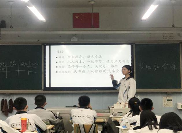 我校高中学子开展“走进成都民企”深度研学学科素养拓展活动
