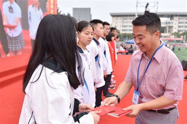棠外隆重举行“青春心向党 建功新时代”纪念五四运动100周年特别主题团日活动