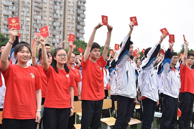 棠外隆重举行“青春心向党 建功新时代”纪念五四运动100周年特别主题团日活动