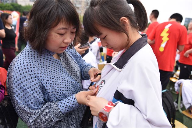 棠外隆重举行“青春心向党 建功新时代”纪念五四运动100周年特别主题团日活动