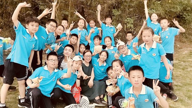 小脚量春天 远足致童年——记我校附小四年级研学活动