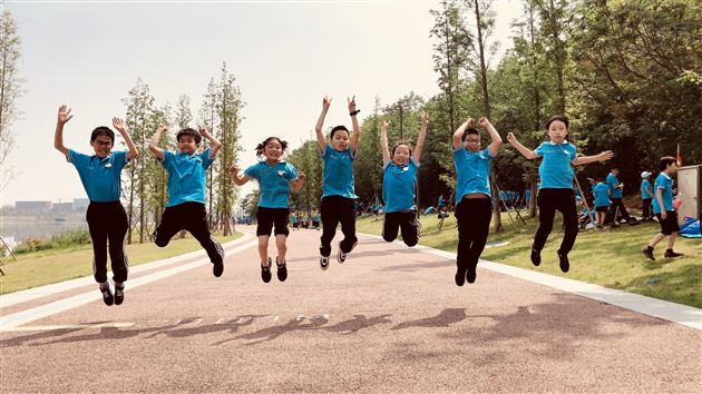 小脚量春天 远足致童年——记我校附小四年级研学活动