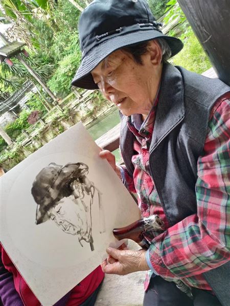 名师引领 专业提升——我校附小三位美术教师参加区美术骨干教师研修培训活动