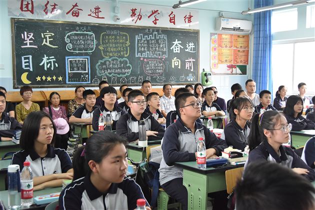 谋未来析考策 助成长讲心理——我校初2017级家长会顺利召开