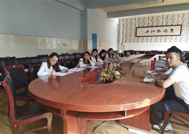 家校携手,做立体教育——我校附小班主任杨梅工作室举行系列讲座活动