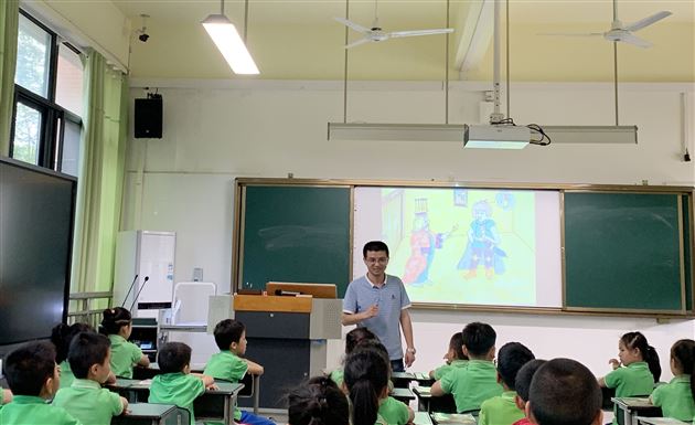 我校附小张俊老师献课双流区小学一、二年级道德与法制学科教研活动