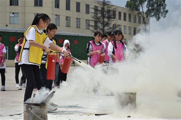 敬畏生命 防患未然——我校国际部组织学生进行地震、消防安全知识体验学习