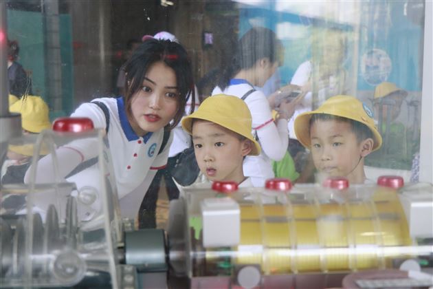 小脚走天下——我校实验幼儿园开展重庆品格研学活动