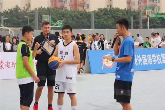 强强联手,提升校园篮球文化品位——我校初中部体育组进行FIBA3X3校园篮球规则培训及战术演练活动