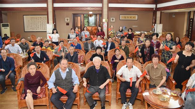 国庆重阳喜相逢 同心同乐情义浓——我校开展“喜迎祖国70华诞,欢度2019年重阳节”活动