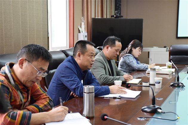 课题引领,开启科研新航程——我校高中开展课题培训会
