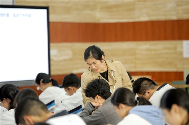 以“地”为题,以“理”相聚,共探地理之妙,共研高考之道——成都市2019年高三地理分科会在棠外成功举行