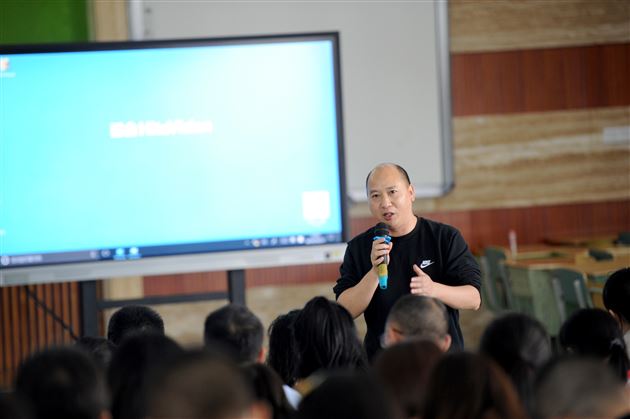 以“地”为题,以“理”相聚,共探地理之妙,共研高考之道——成都市2019年高三地理分科会在棠外成功举行