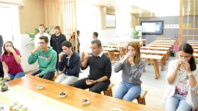 友好交往 开创未来——成都棠湖外国语学校接待法国ASSOMPTION中学师生代表团来访系列报道(一)