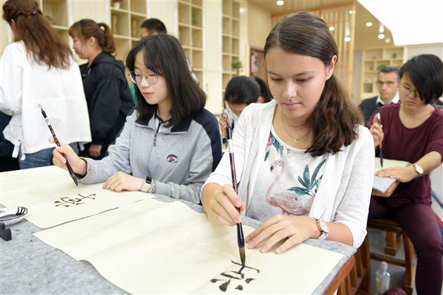 友好交往 开创未来——成都棠湖外国语学校接待法国ASSOMPTION中学师生代表团来访系列报道(一)