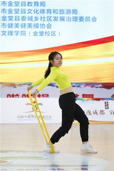 千锤百炼铸就巾帼气质 一举双冠尽展名校风采——我校高中健美操队勇夺成都市健美操大赛双冠