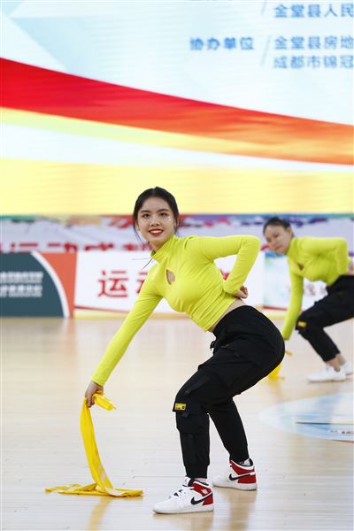 千锤百炼铸就巾帼气质 一举双冠尽展名校风采——我校高中健美操队勇夺成都市健美操大赛双冠