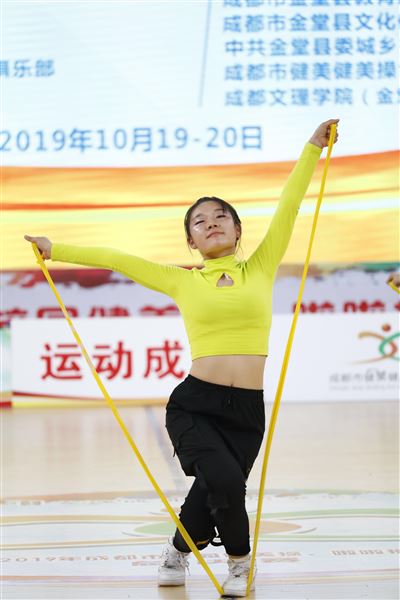 千锤百炼铸就巾帼气质 一举双冠尽展名校风采——我校高中健美操队勇夺成都市健美操大赛双冠