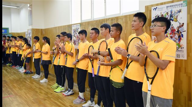 过瘾!与国际顶尖青少年选手同场竞技——国际网联世界巡回赛青少年年终总决赛进校园活动进棠外