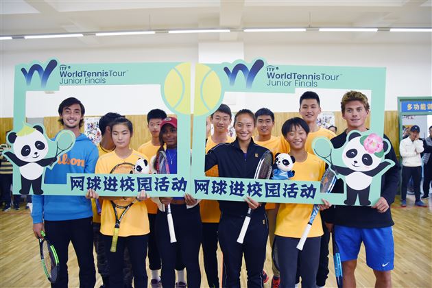 过瘾!与国际顶尖青少年选手同场竞技——国际网联世界巡回赛青少年年终总决赛进校园活动进棠外