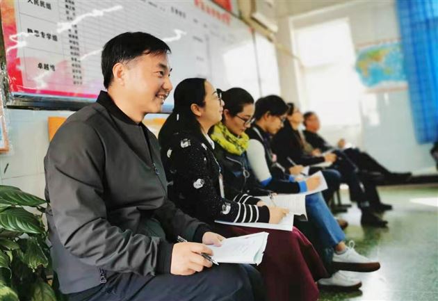 专家进课堂 教学冲冲冲——我校高中政治组邀请成都市政治教研员吴登良老师与双流区教研员杜梅老师进行教学指导
