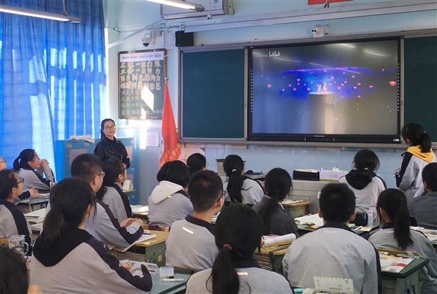 专家进课堂 教学冲冲冲——我校高中政治组邀请成都市政治教研员吴登良老师与双流区教研员杜梅老师进行教学指导